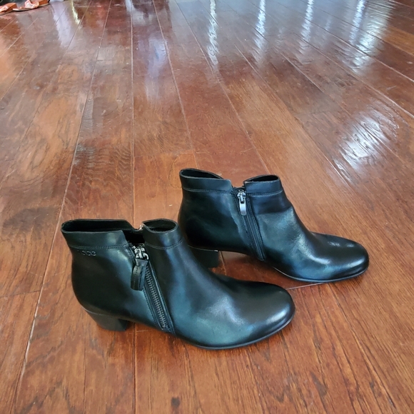 NWT Black Ankle Boot for sale - Picture 2 of 4